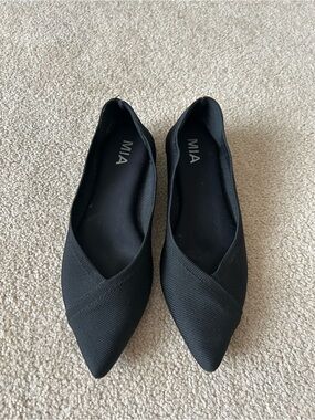 MIA Jennette Black Fly Knit Point Toe Flats